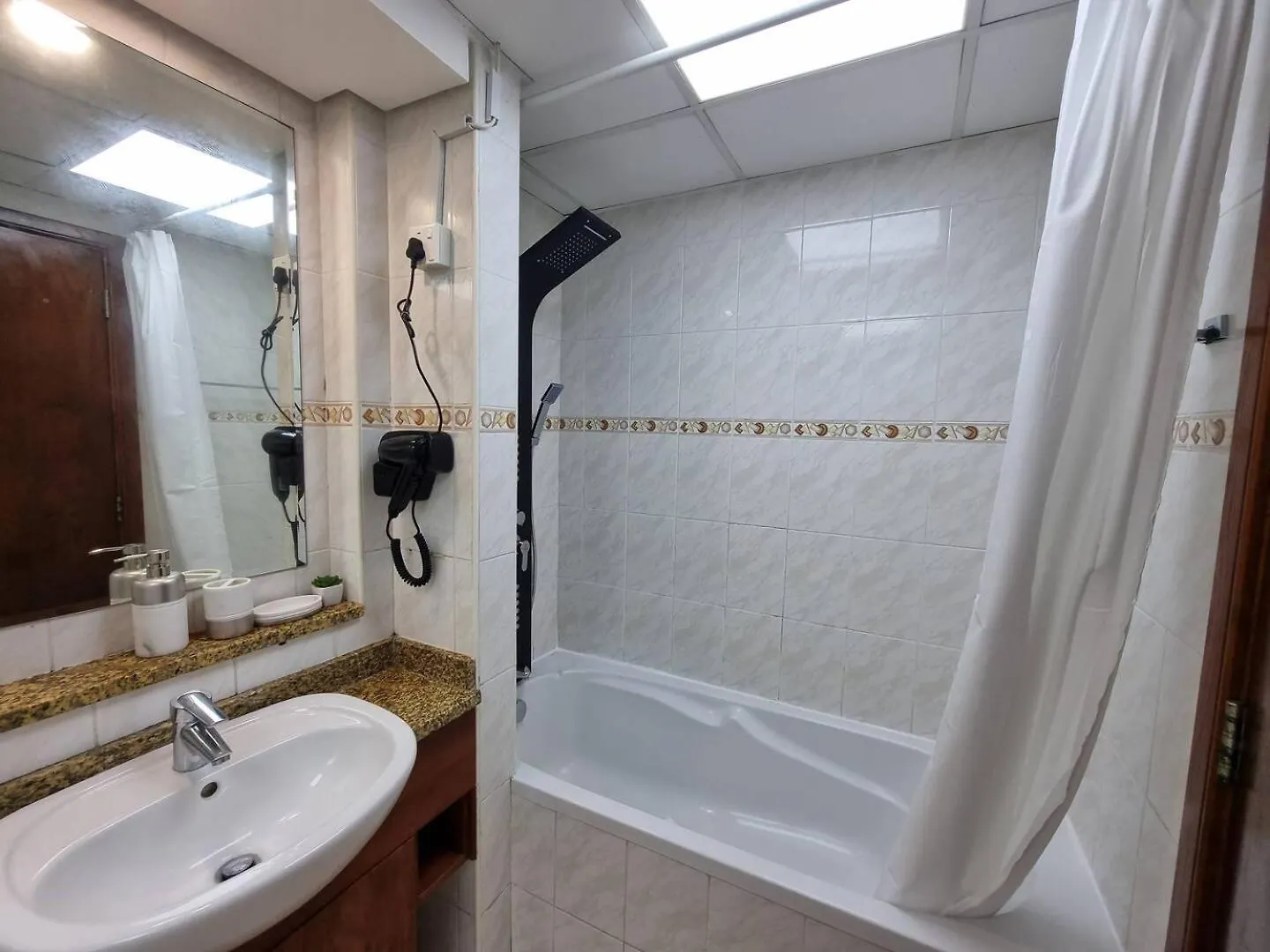 Lake Terrace Cluster D 1Bd 4-Min Walk To Metro Dubai Apartment